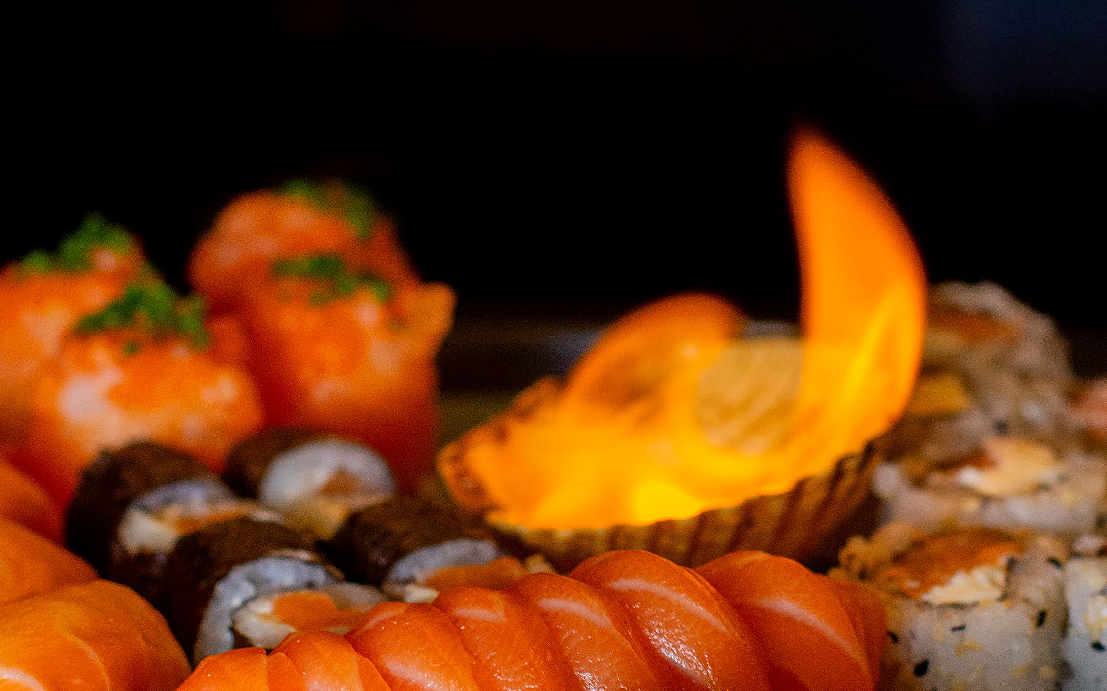 Combinado do Himeji Sushi servido com flambagem à mesa